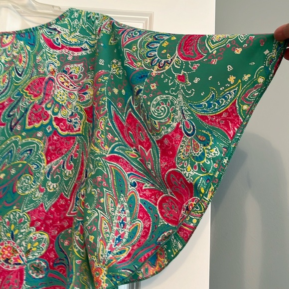 Beautiful Floral Flowy Top for Women - Picture 7 of 8